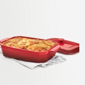 Stoneware Lasagna Pan with Lid ( New with box)